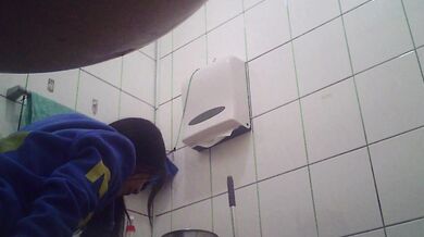 TWTP620-公司偷拍女员工换衣服上厕所,看了奶子又看逼 (1)