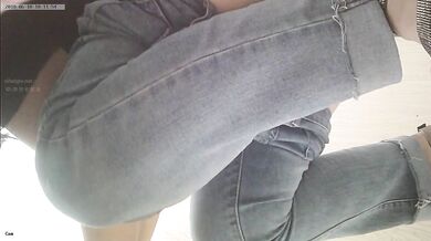 高跟凉鞋 大专女厕全景偷拍众多的学妹前来嘘嘘各种美鲍轮番呈现 (3)